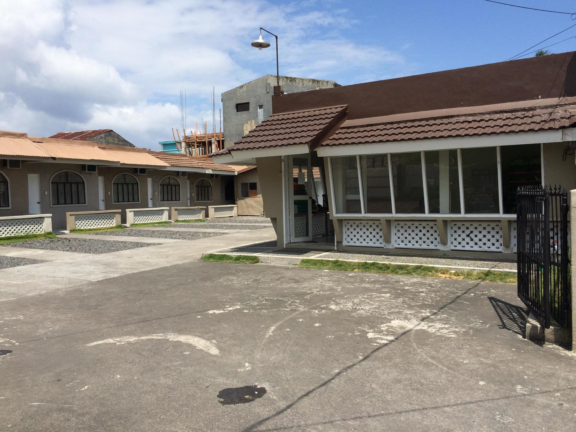 Night & Day Inn Legazpi Extérieur photo