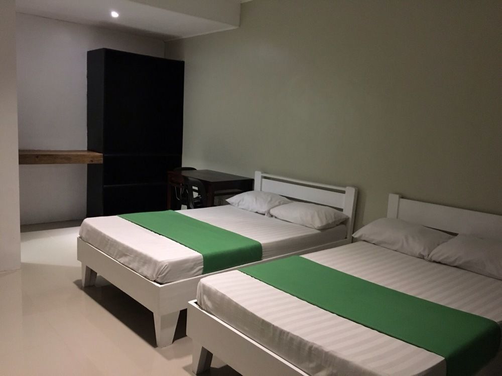 Night & Day Inn Legazpi Extérieur photo